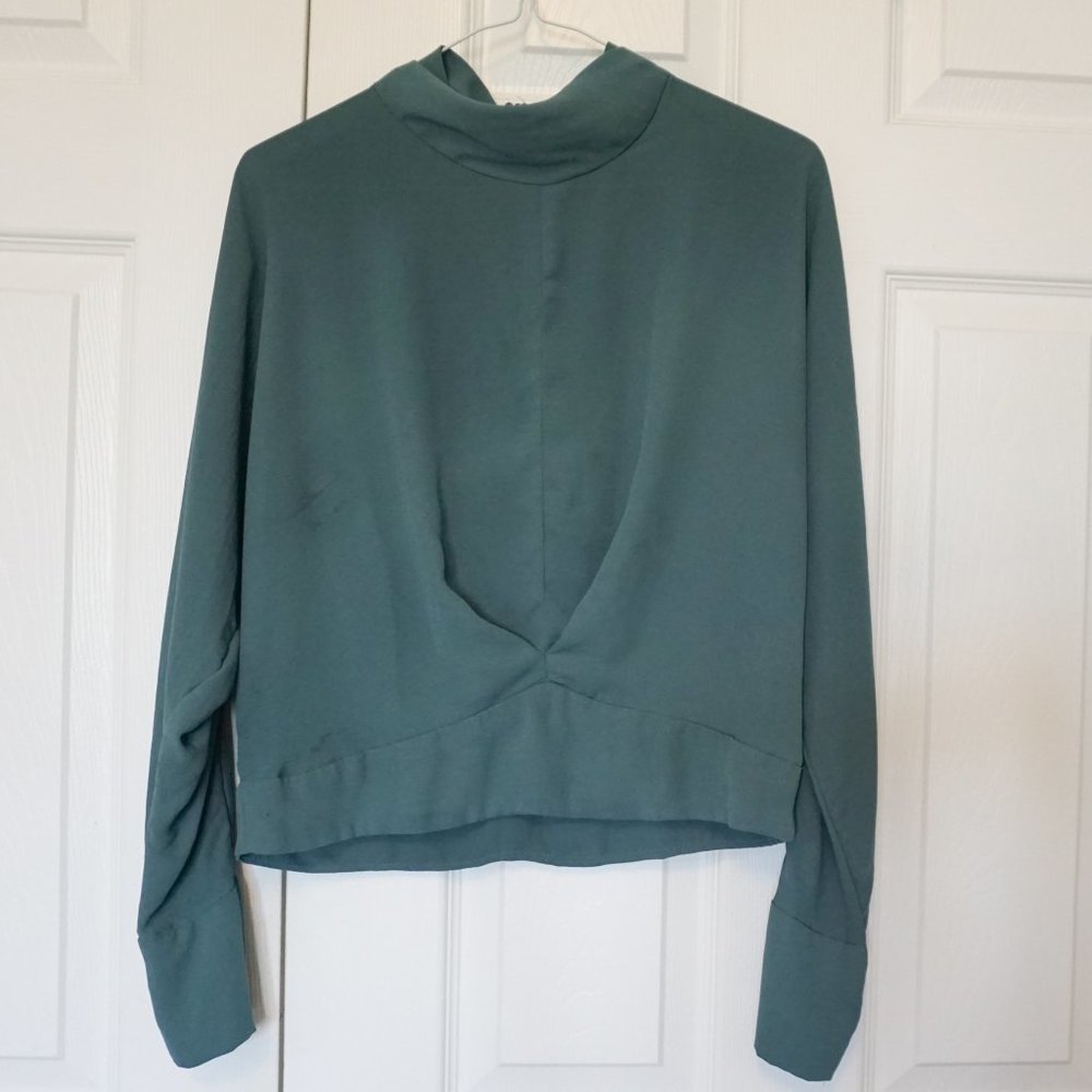 2/$30 Dynamite Crop Blouse